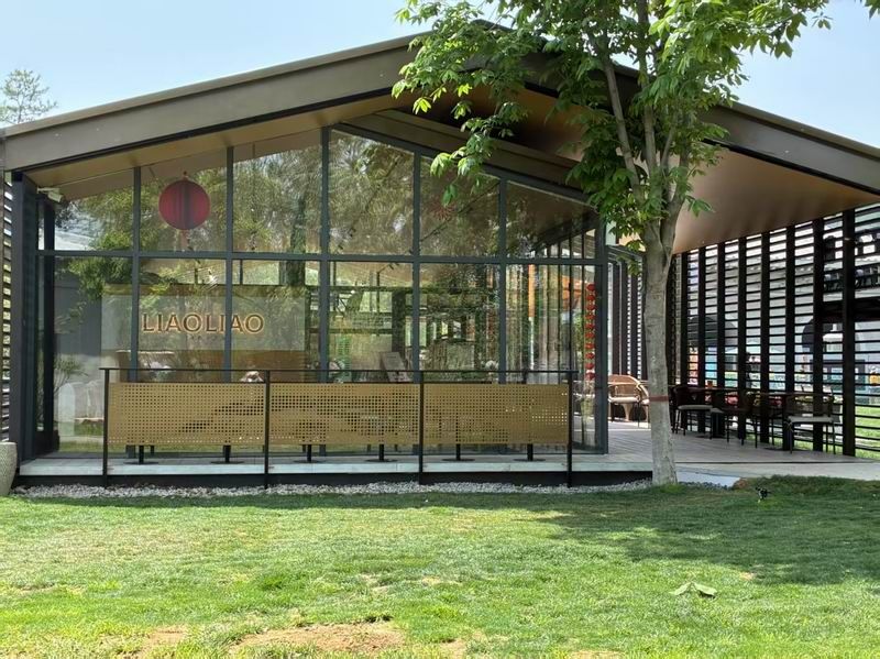 了了一杯金屬圍欄