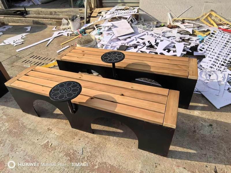 了了一杯金屬坐凳